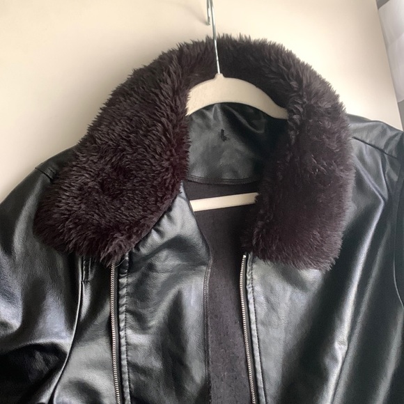 Oversized fur lined faux leather jacket, fits like a large, brand unknown - Picture 3 of 4